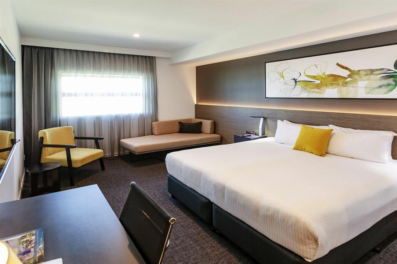 Mercure Sunshine Coast Kawana Waters Exterior photo