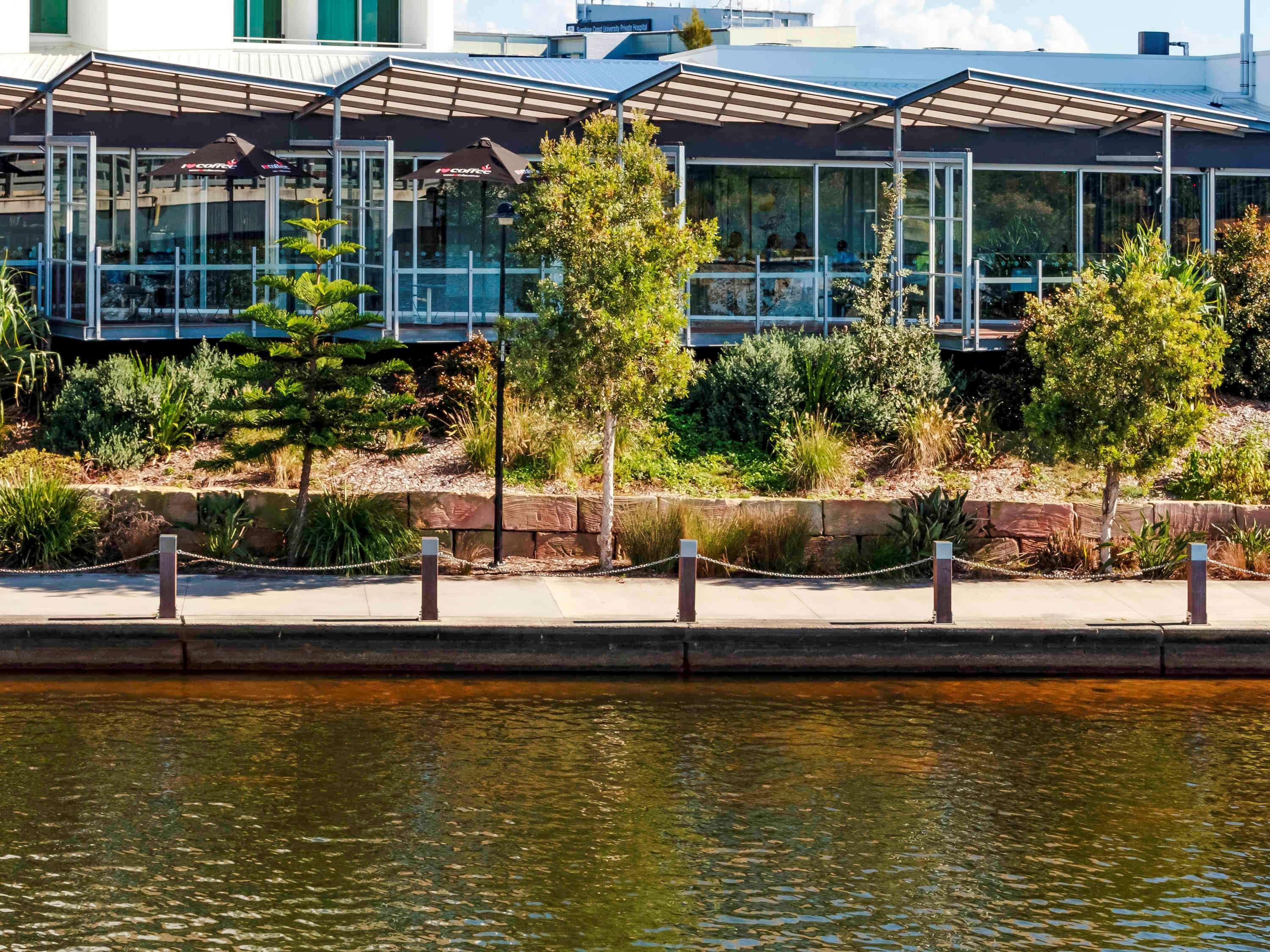Mercure Sunshine Coast Kawana Waters Exterior photo