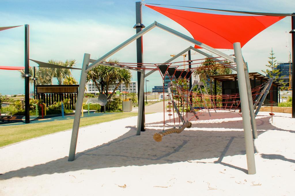 Mercure Sunshine Coast Kawana Waters Exterior photo