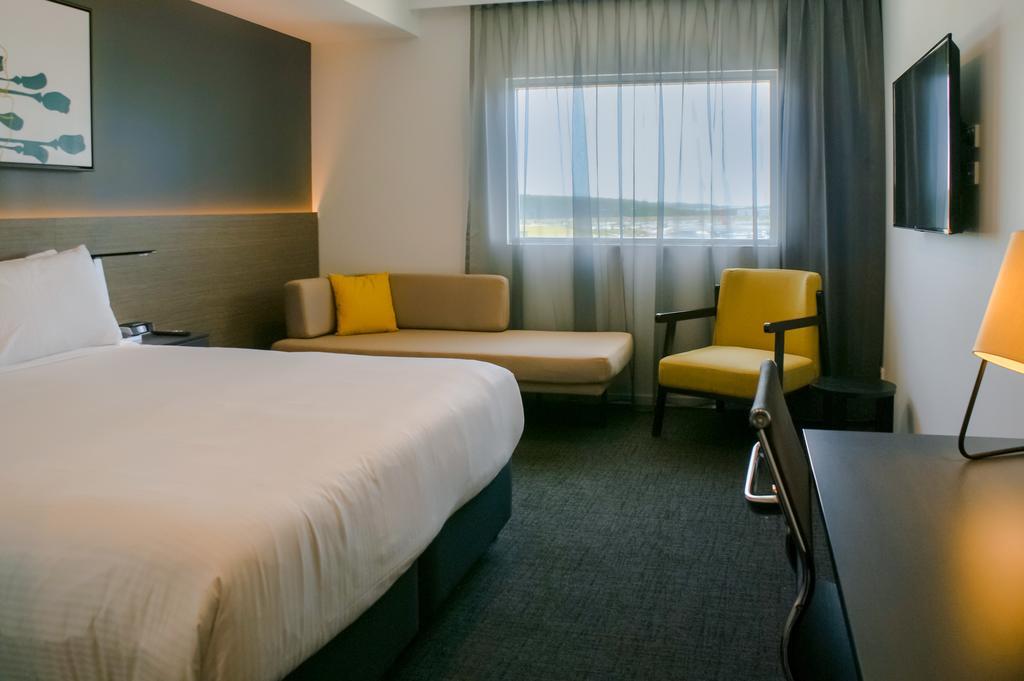 Mercure Sunshine Coast Kawana Waters Exterior photo
