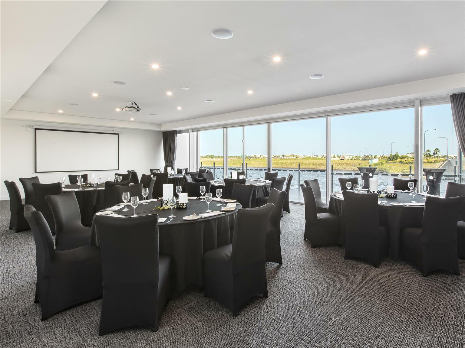 Mercure Sunshine Coast Kawana Waters Exterior photo